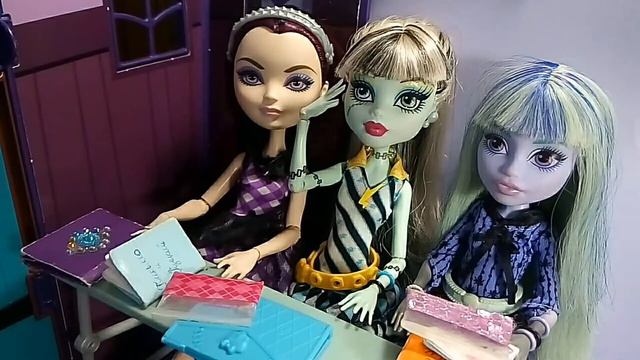 Стоп моушен "Контрольная по алгебре"У Френки 5 а у Твайлы 4?Клео списала!?Монстер Хай, Соня Роуз смотреть онлайн