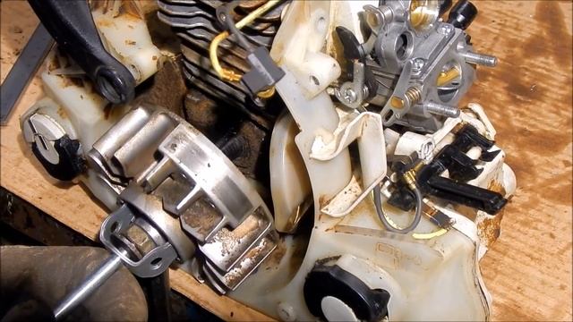 Replacing STIHL MS211 Crank Seals смотреть онлайн