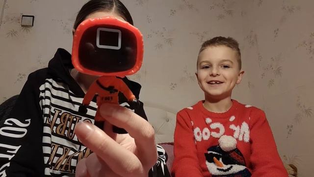 Распаковка Игры в Кальмара Квадрат Фанао Поп смотреть онлайн