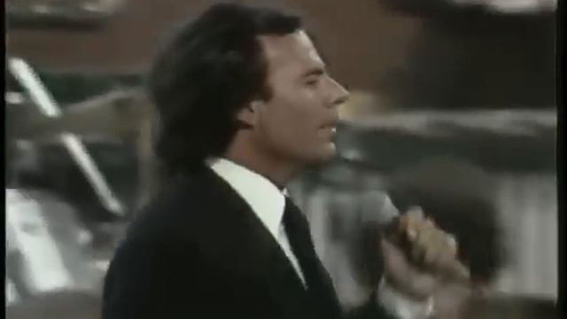 Julio Iglesias - El amor - Live смотреть онлайн