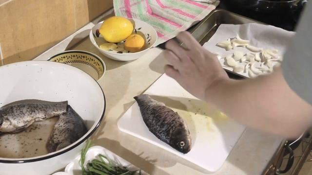 Карась запечённый в духовке. смотреть онлайн