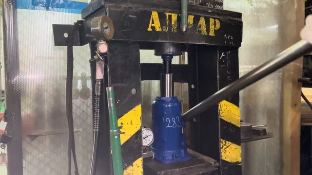 Домкрат с манометром. Домкрат для испытаний. Домкрат для испытаний свай. смотреть онлайн