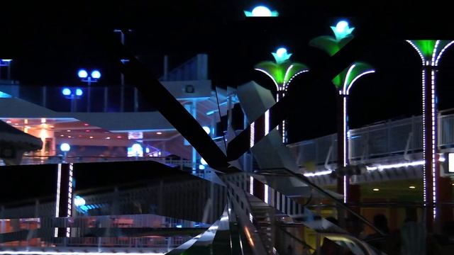 NCL Pearl pool deck at night смотреть онлайн