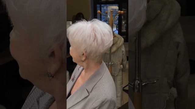 короткая объёмная женская стрижка смотреть онлайн