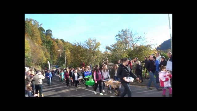 Dunkeld Wheelbarrow Parade 2015 смотреть онлайн
