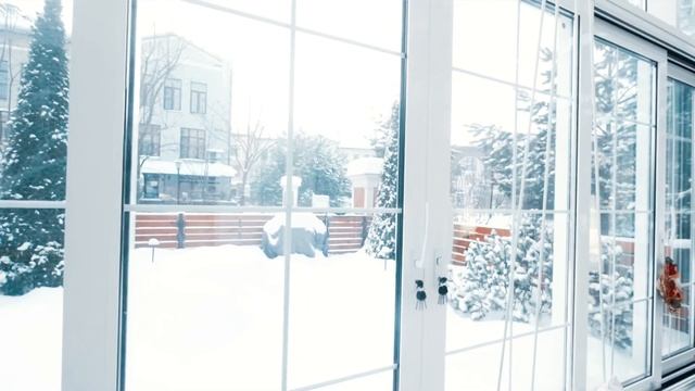 Веранда с камином и качелями смотреть онлайн