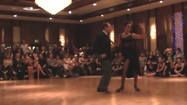 Luis Castro & Claudia Mendoza - La Yumba (Osvaldo Pugliese) - Nora's Tango Week 2008 смотреть онлайн
