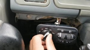 Уаз патриот, забарохлила переключатель света фар. Сам нашел причину и устронил.