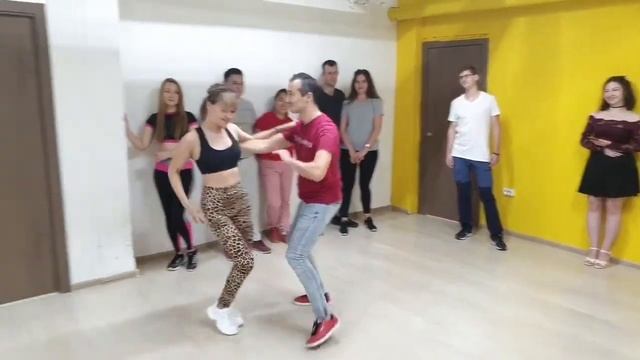 Simple Sensual Bachata [Senorita Violin Bachata Remix] смотреть онлайн