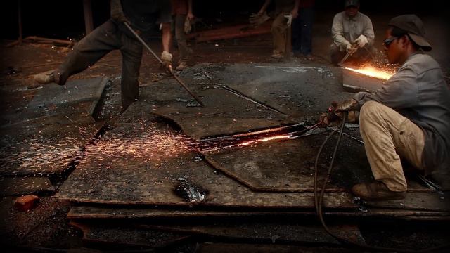 Globalization And Trade And Poverty: Crash Course Economics #16