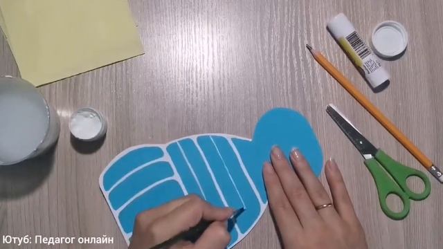 Шапка из бумаги и салфетки. Зимняя поделка для детей