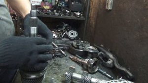 Опель  Омега А. Ремонт коробки передач . Советую посмотреть .