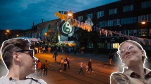 Улица Октябрьская в Минске летом, молодежное место с интересным кафе где много граффити на стенах