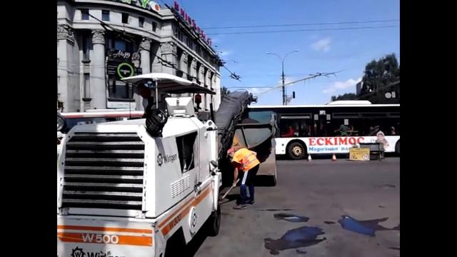 Только в Житомире! Ремонт дороги возле трамвайных путей по Киевской в час пик /5.07.2016 смотреть онлайн