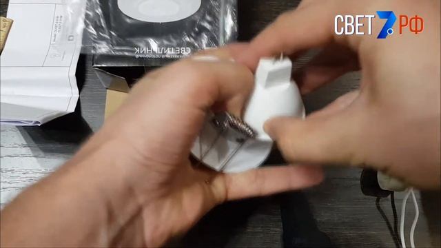 Встраиваемый белый потолочный светильник Maytoni Slim DL027-2-01W смотреть онлайн