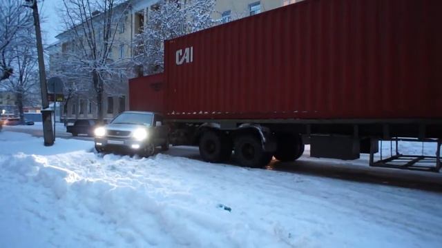 Как не надо ездить на машине. Снос в угол фуры. Новосибирск. смотреть онлайн
