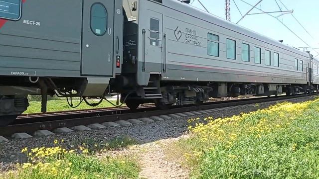 ВЛ10-1897 с поездом № 174СА "Москва - Евпатория" проезжает входной светофор ст. Евпатория-Курорт. смотреть онлайн