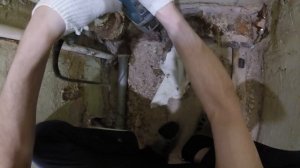 Расчеканиваем канализацию. Меняем чугунный тройник и трубы