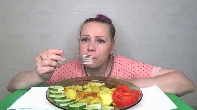 МУКБАНГ КАРТОШКА С КУРОЧКОЙ ЗАПЕЧЕНЫЕ В ДУХОВКЕ/ Mukbang вкусная куриная грудка и картошка/ не АСМР смотреть онлайн