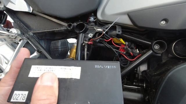2017 BMW R1200GSA LC Battery Change Very Easy -Do It Yourself!