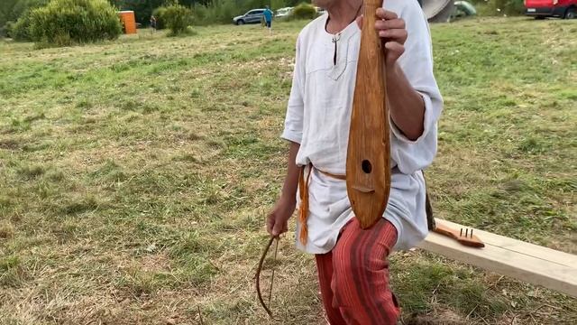 Древний русский смычковый музыкальный инструмент - гудок смотреть онлайн