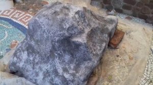 Декоративный камень для крышки септика.