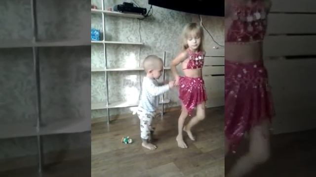 Копия видео танец маленьких утят.mp4 смотреть онлайн