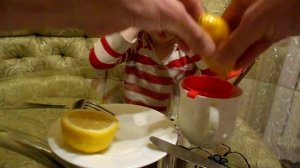 Как выжать сок без соковыжималки лимона и всех цитрусовых .