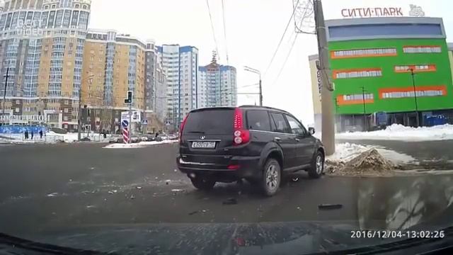 Школьники разбили чужой джип и сбежали!!! смотреть онлайн