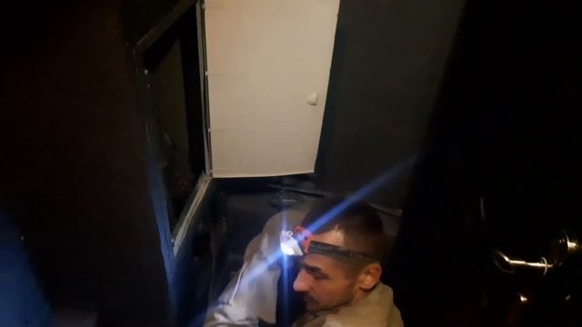 Сварка трубы под зеркало в оооочень сложном месте ещё и вода подтекает в трубе! смотреть онлайн