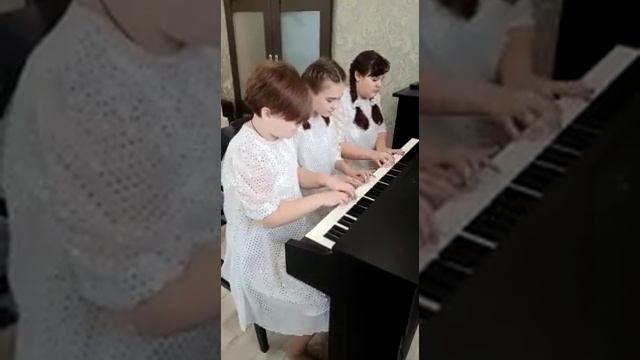 Трио. Даша Чернышева Милана Карпова, Камилла Султанмуратова.Стриеббог.Болеро. смотреть онлайн