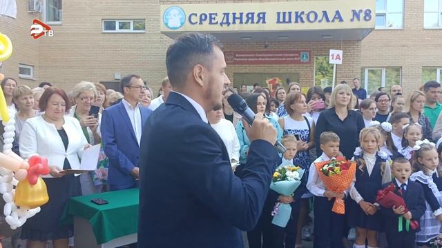 За парты Раменской школы №8 сели 165 первоклассников смотреть онлайн