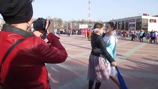 Акция "Вальс Победы". г. Березники. Танец "Синий платочек". смотреть онлайн
