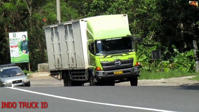 3 Truk Tronton Box Hino New Generation Ranger Dan 1 Hino Super Dolphin Ditanjakan смотреть онлайн