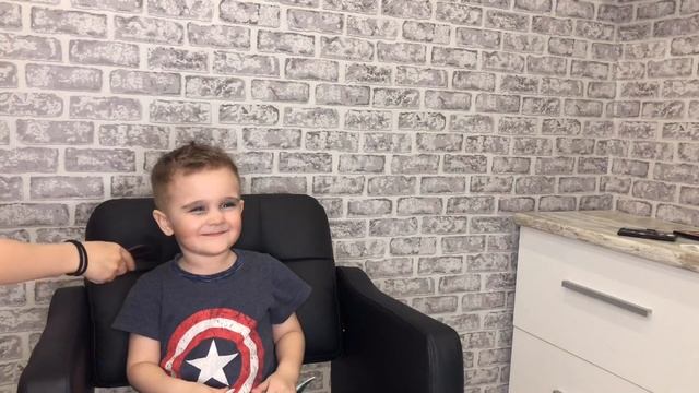 Ксюша beauty master ? Ксюша пробует рисовать макияж Тиме ? Смотрим, что получилось ?? смотреть онлайн