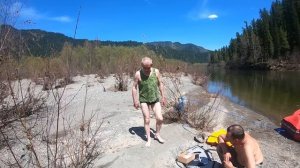 Безбашенный дед и абвгдат не сговариваясь открывают водомётный сезон в верховьях Абакана