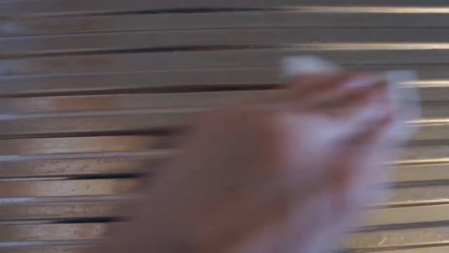 Чистим известковый налет на раковине меламиновой губкой смотреть онлайн