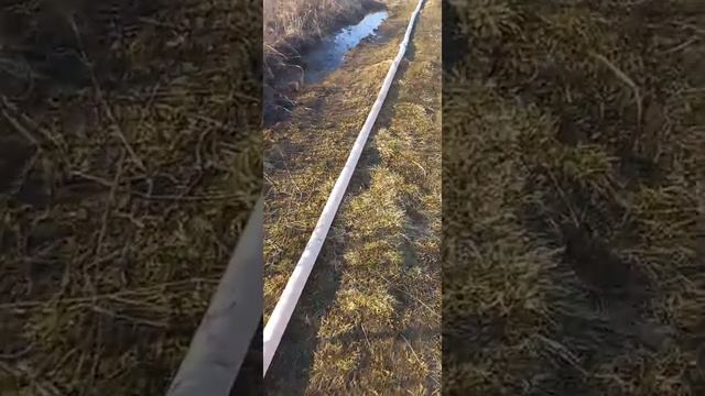 Откачка воды с участка дренажным насосом. смотреть онлайн
