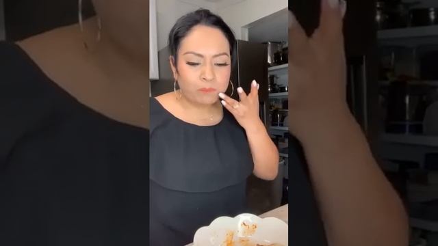 Hola mi gente vamos a compartir un rato смотреть онлайн
