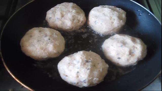 Рыбные котлеты  из хека с манкой и сметаной  Очень нежные и вкусные