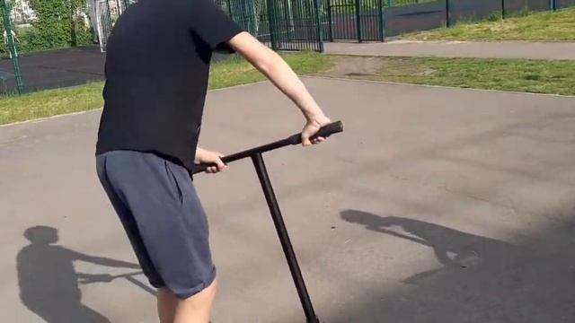 ЭПИЧНЫЕ ТРЮКИ НА САМОКАТЕ ЧАСТЬ 3! КАТАЕМ В СТРИТУ! GAME OF SCOOT! смотреть онлайн