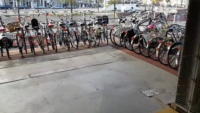 Велопарковка Amsterdam central смотреть онлайн