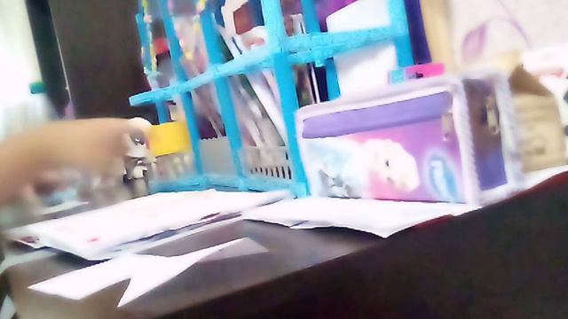 Маша и Даша открывают пакетики бумажных Сюрпризов это коллекция Леди и напишите смотреть онлайн