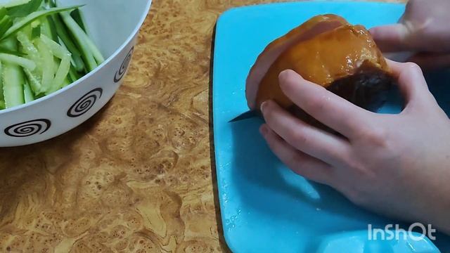 Салат с ветчиной грибами и огурцом смотреть онлайн