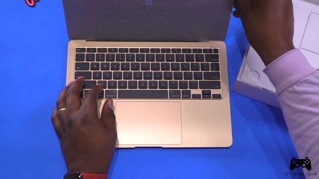 WHY I BOUGHT A INTEL MacBook Air IN 2020 AND YOU MIGHT TOO!!!! смотреть онлайн