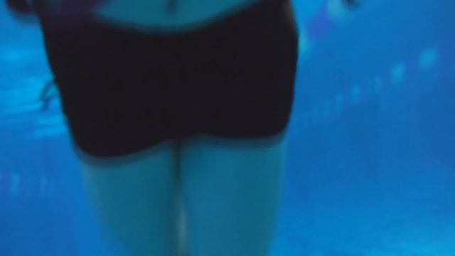Подводная видеокамера Fujifilm FinePix XP80 в бассейне смотреть онлайн