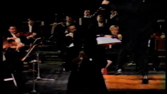 Irith Gabriely conducts Friedrich von Flotow Ouverture " Martha" and plays Weber Concertino смотреть онлайн