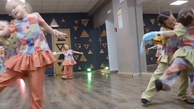 Танцевальная компания Zabava, группа amigos. Номер балаган смотреть онлайн