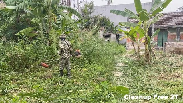 The Soldiers Volunteered Clean Up Free and Mow the Overgrown Lawn in the old House 1966 | CLEANING смотреть онлайн