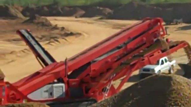 Volvo LT120 feeding a Sandvik QA450 sand and gravel смотреть онлайн